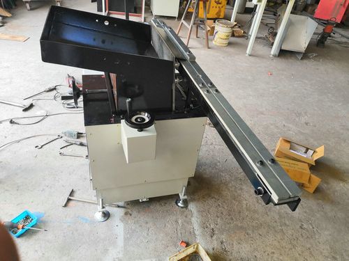 厂家直销精密磨床自动送料机 运转稳定推板式机械设备自动送料机